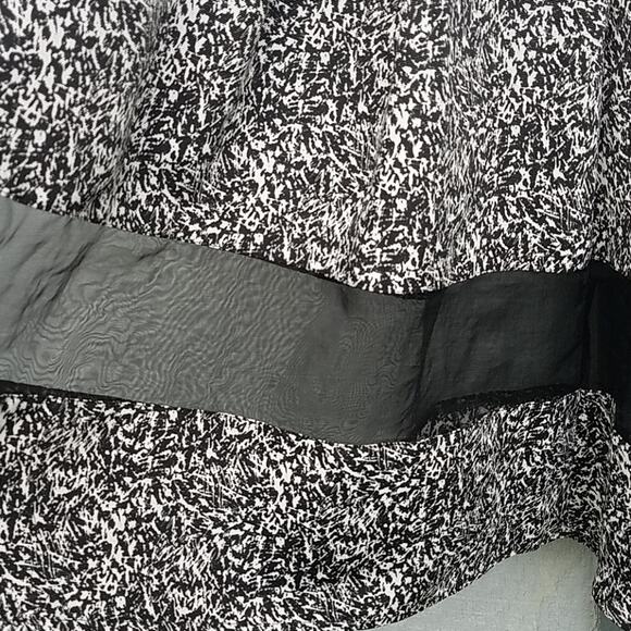 Express | Black & White A-line Mid-length Skirt - Picture 3 of 6